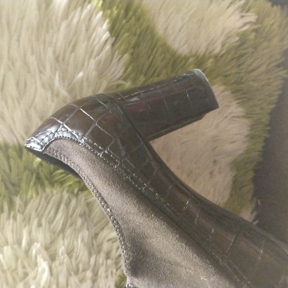 Brown zip-up heels - Picture 2 of 2